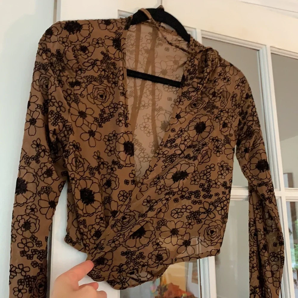 Gorgeous brown floral wrap around string waist surplice top - Picture 6 of 9